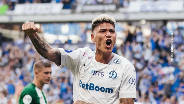 Jorge Carrascal volvió 'prendido' al Dinamo Moscú y se reportó con dos golazos: video