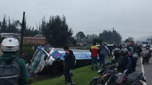 VIDEO | El momento exacto del accidente entre dos buses de servicio público en la vía Bogotá-Tunja VIDEO | El momento exacto del accidente entre dos buses de servicio público en la vía Bogotá-Tunja