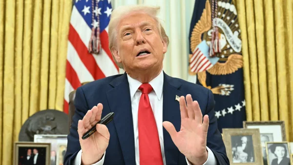 Donald Trump dice que Vladimir Putin "se ha vuelto completamente loco" tras ataque a Ucrania