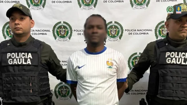 Adolescente era extorsionada con dinero y fotos íntimas por su profesor para pasarle una materia