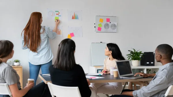 Cursos gratuitos en sistemas, marketing y orientación laboral en Bogotá: cómo acceder