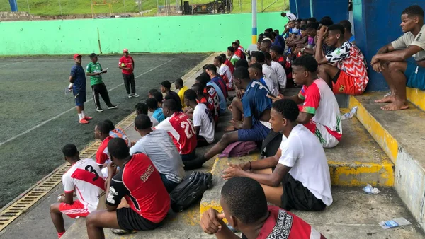 En Buenaventura resisten ante la violencia y a través del fútbol buscan seguir adelante