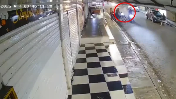 VIDEO | Chancero llegó a recoger a su pareja cuando fue brutalmente asesinado por sicarios en Floridablanca VIDEO | Chancero llegó a recoger a su pareja cuando fue brutalmente asesinado por sicarios en Floridablanca