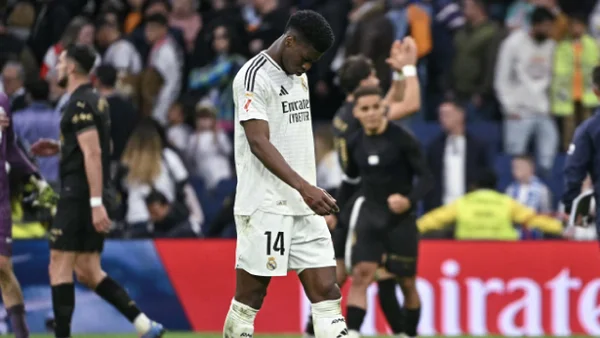 Real Madrid sufrió duro mazazo y dejó LaLiga servida para el Barcelona Real Madrid sufrió duro mazazo y dejó LaLiga servida para el Barcelona