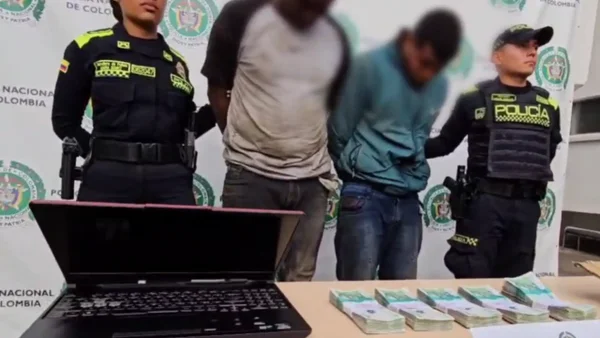 Capturaron a dos fleteros en Bogotá que habían robado cerca de 50 millones de pesos Capturaron a dos fleteros en Bogotá que habían robado cerca de 50 millones de pesos