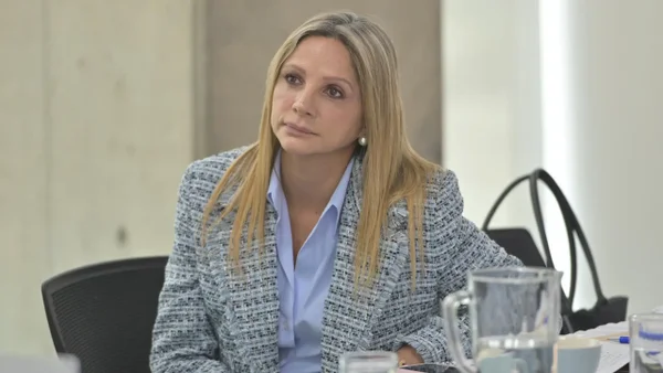 Procuraduría abre investigación contra Beatriz Gómez, esposa del ministro de Salud