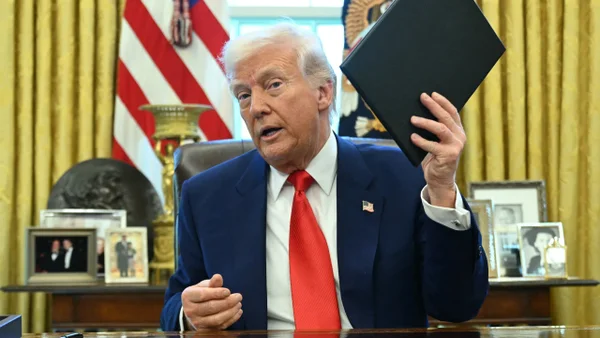 Trump critica a la Corte Suprema por bloquear deportación de migrantes con ley de 1798