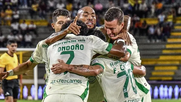 Jugador de Bucaramanga 'calentó' el partido vs. Racing: este fue el gesto que dio de qué hablar en Argentina