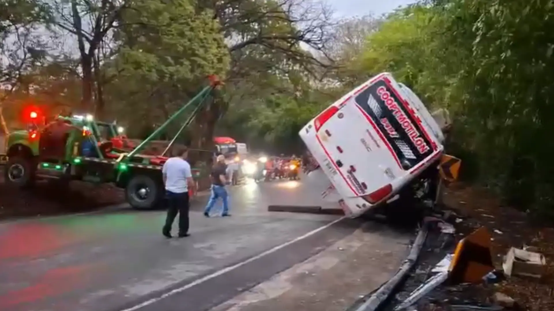 Video | Grave volcamiento de un bus en la vía Ocaña – Aguachica deja un muerto y nueve heridos