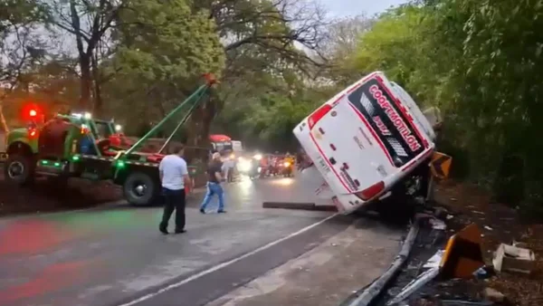 Video | Grave volcamiento de un bus en la vía Ocaña – Aguachica deja un muerto y nueve heridos Video | Grave volcamiento de un bus en la vía Ocaña – Aguachica deja un muerto y nueve heridos