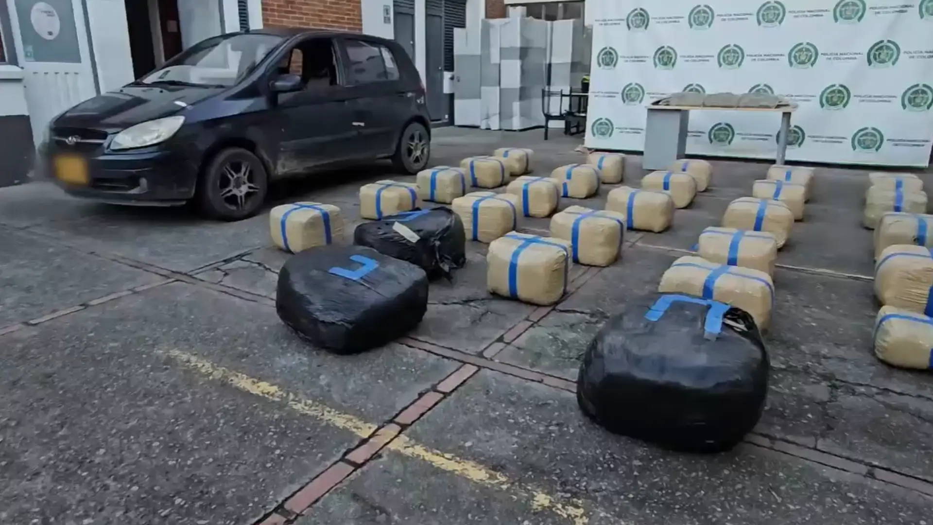 Video | Descubren en parqueadero de Suba a una mujer con más de 300 kilos de marihuana