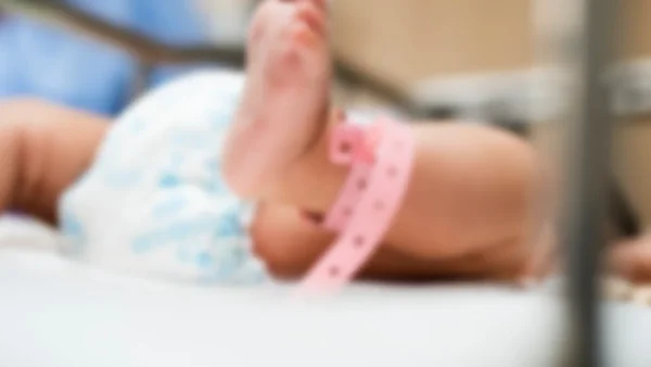 Detienen en España a mujer que vendió a su hija recién nacida Detienen en España a mujer que vendió a su hija recién nacida