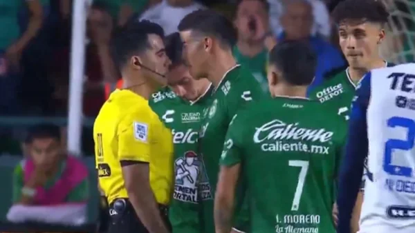 ¡Le dijo de todo! James protagonizó fuerte 'pataleta' y fue expulsado por el árbitro