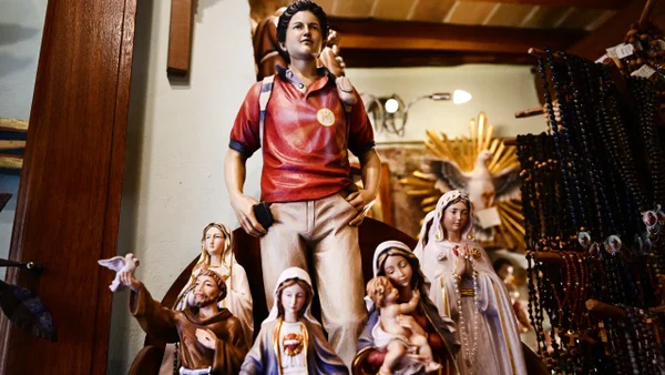 Suspenden la canonización de Carlo Acutis, el santo influencer, tras la muerte del papa Suspenden la canonización de Carlo Acutis, el santo influencer, tras la muerte del papa