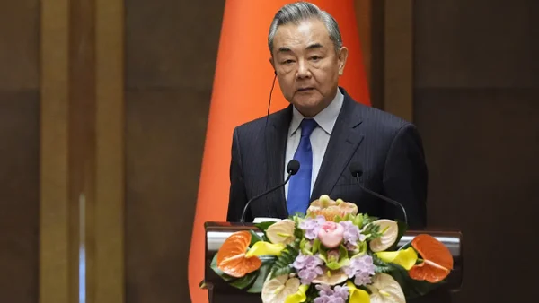 China llama a Reino Unido y la UE a defender el comercio mundial