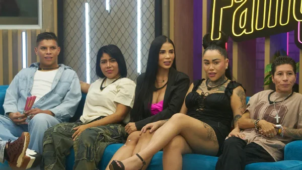 Dos de las 'chicas fuego' criticaron fuertemente a Karina García tras su beso con Altafulla: VIDEO Dos de las 'chicas fuego' criticaron fuertemente a Karina García tras su beso con Altafulla: VIDEO