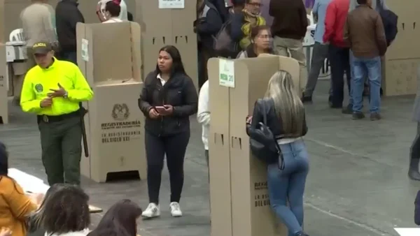 Expresidentes, exministros y senadores critican la iniciativa de hacer consulta popular por decreto