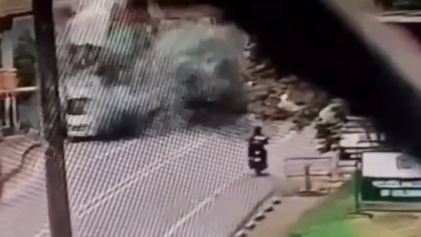 VIDEO | Momento exacto en el que carro bomba estalla cerca a estación de Policía de Mondomo, Cauca