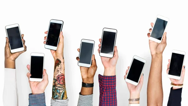 Los celulares con internet satelital gratuito que ofrece el programa de Elon Musk