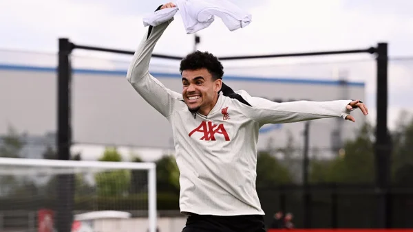 Luis Díaz hace historia por lo grande y suma todos los títulos posibles en Inglaterra Luis Díaz hace historia por lo grande y suma todos los títulos posibles en Inglaterra