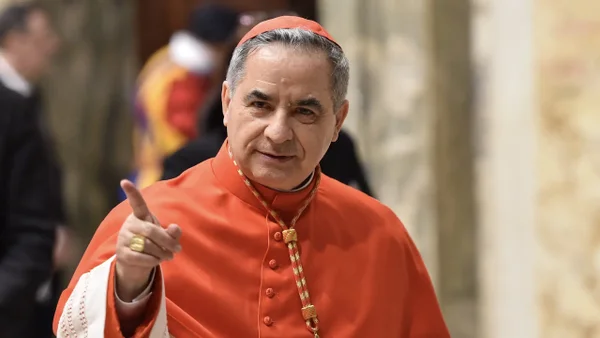 Angelo Becciu: ¿Quién es el polémico y condenado cardenal que quiere participar en el cónclave? Angelo Becciu: ¿Quién es el polémico y condenado cardenal que quiere participar en el cónclave?