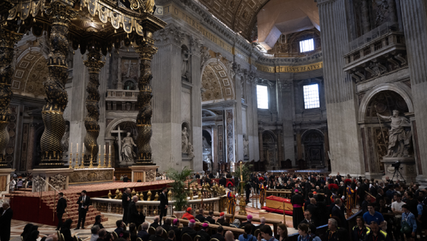 Así fue como los últimos fieles se despidieron del papa Francisco, en Roma