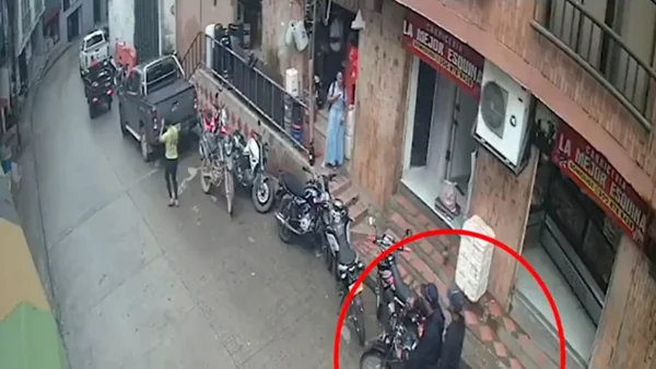 VIDEO | Momento exacto en el que criminales atentan con granada en Remedios, Antioquia