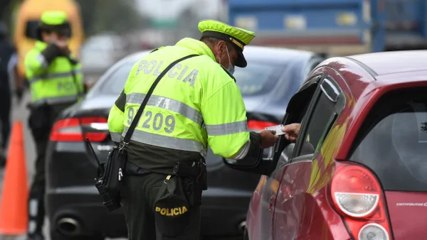 La cuantiosa multa que le puede salir por evadir o darse a la 'fuga' de un retén en el país: hacen llamado de advertencia La cuantiosa multa que le puede salir por evadir o darse a la 'fuga' de un retén en el país: hacen llamado de advertencia