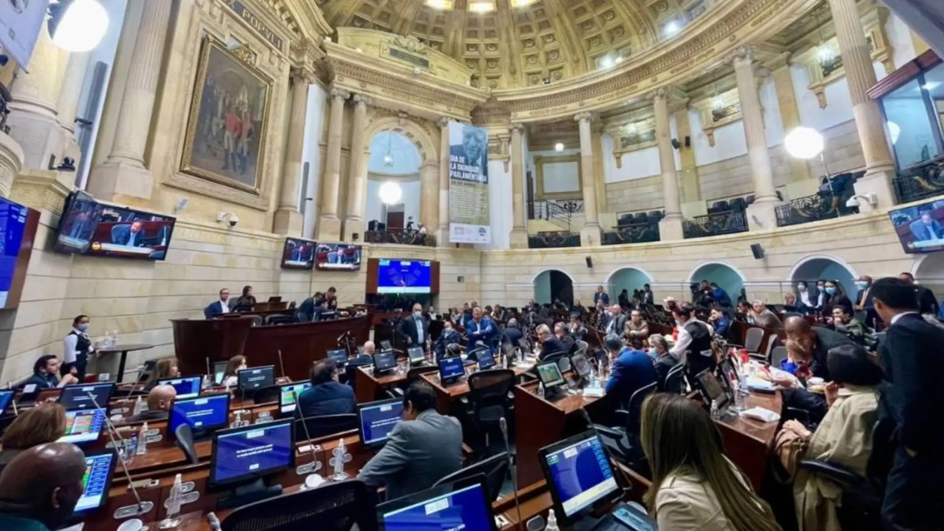 'Mini reforma laboral' y transfuguismo.