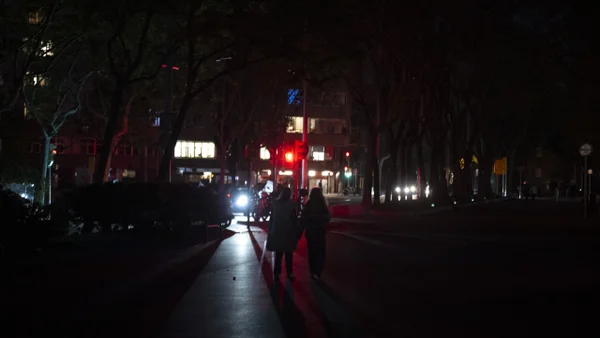 Descartan primeras hipótesis de apagón en Europa: restablecen parcialmente la energía Descartan primeras hipótesis de apagón en Europa: restablecen parcialmente la energía