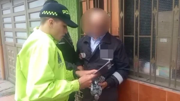 Hombre violó, apuñaló y secuestró a su ex en su apartamento: lo había conocido por redes sociales