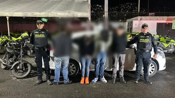 Atrapan a cuatro rompevidrios en Bogotá: estaban intentando huir con lo robado Atrapan a cuatro rompevidrios en Bogotá: estaban intentando huir con lo robado