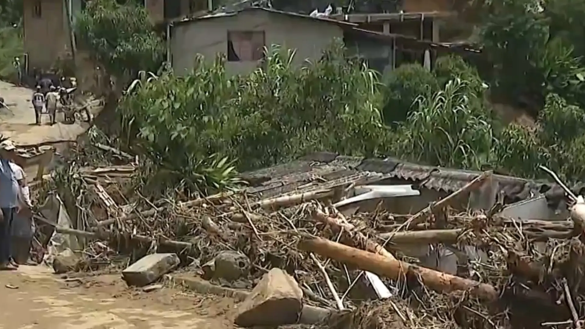 Estragos por lluvias Medellin Estragos por lluvias Medellín