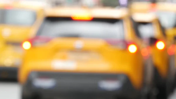 Mujer se lanzó de taxi en movimiento tras presunto acoso del conductor en Neiva Mujer se lanzó de taxi en movimiento tras presunto acoso del conductor en Neiva