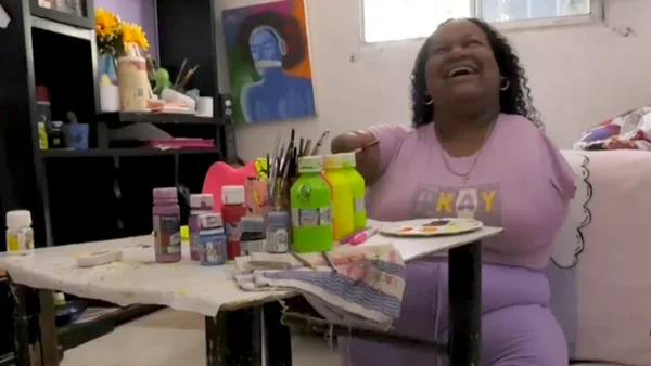 María Vega, una artista sin extremidades que inspira con su talento y resiliencia María Vega, una artista sin extremidades que inspira con su talento y resiliencia