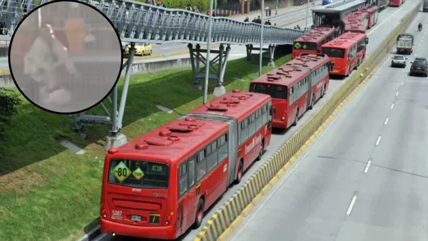 ¡Pelea en TransMilenio! Hombre rompió el celular de su pareja por supuesta infidelidad: video viral
