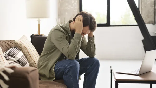 El hábito que ayuda a calmar los pensamientos negativos y mejora su bienestar emocional