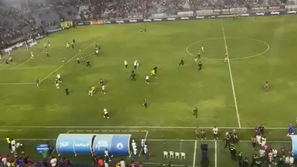 Hinchas del Unión Magdalena invadieron el Sierra Nevada y detuvieron el partido Hinchas del Unión Magdalena invadieron el Sierra Nevada y detuvieron el partido