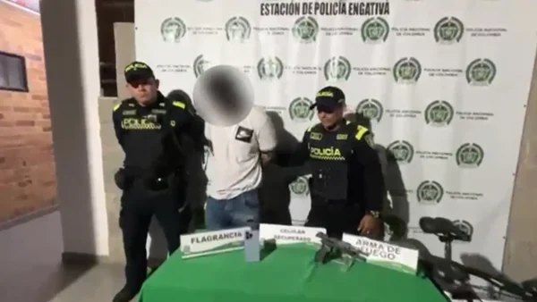Policías se llevaron una sorpresa tras capturar a ladrón que hacía de las suyas en Bogotá Policías se llevaron una sorpresa tras capturar a ladrón que hacía de las suyas en Bogotá