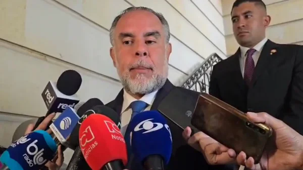 "Si no se concentran, se acaba la mesa": Benedetti lanza advertencia final al Frente 33 "Si no se concentran, se acaba la mesa": Benedetti lanza advertencia final al Frente 33