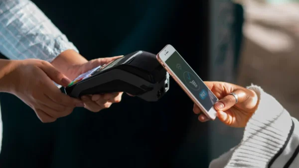 Comerciantes de Corabastos comienzan a dejar el efectivo por transferencias y billeteras digitales Comerciantes de Corabastos comienzan a dejar el efectivo por transferencias y billeteras digitales