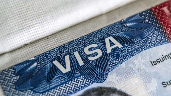 Advertencia a colombianos: estos dos países en Europa evalúan exigirle visa a viajeros