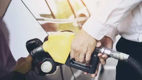 ¿Tanquear en la noche o en la madrugada ayuda a ahorrar gasolina? Video viral puso a prueba la teoría