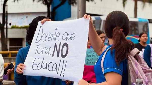 Indignación en Bucaramanga por regreso a labores de un docente suspendido por presunto acoso a menores Indignación en Bucaramanga por regreso a labores de un docente suspendido por presunto acoso a menores