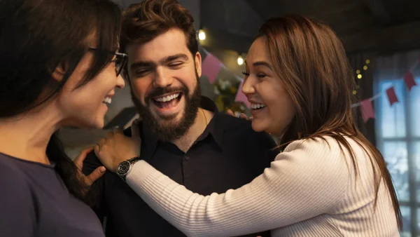 ¿Le atraen personas que ya tienen pareja? Este es el síndrome que está experimentando y las razones