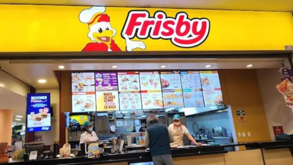 Frisby, icónica marca colombiana, advierte por suplantación de su marca en España: restaurante 'copió' todo