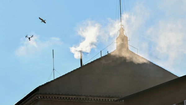 En la tercera fumata llegó el gran anuncio: tenemos al sucesor de Francisco