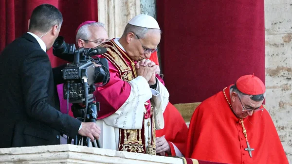 ¿Lo vio? Estas son las 10 cosas en las que debió fijarse al salir el papa al balcón ¿Lo vio? Estas son las 10 cosas en las que debió fijarse al salir el papa al balcón