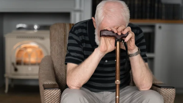 Las sustancias que podrían estar envejeciendo su cerebro más rápido de lo normal