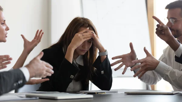 Ley advierte por indemnización que deben cumplir en caso de cometer acoso laboral en Colombia Ley advierte por indemnización que deben cumplir en caso de cometer acoso laboral en Colombia